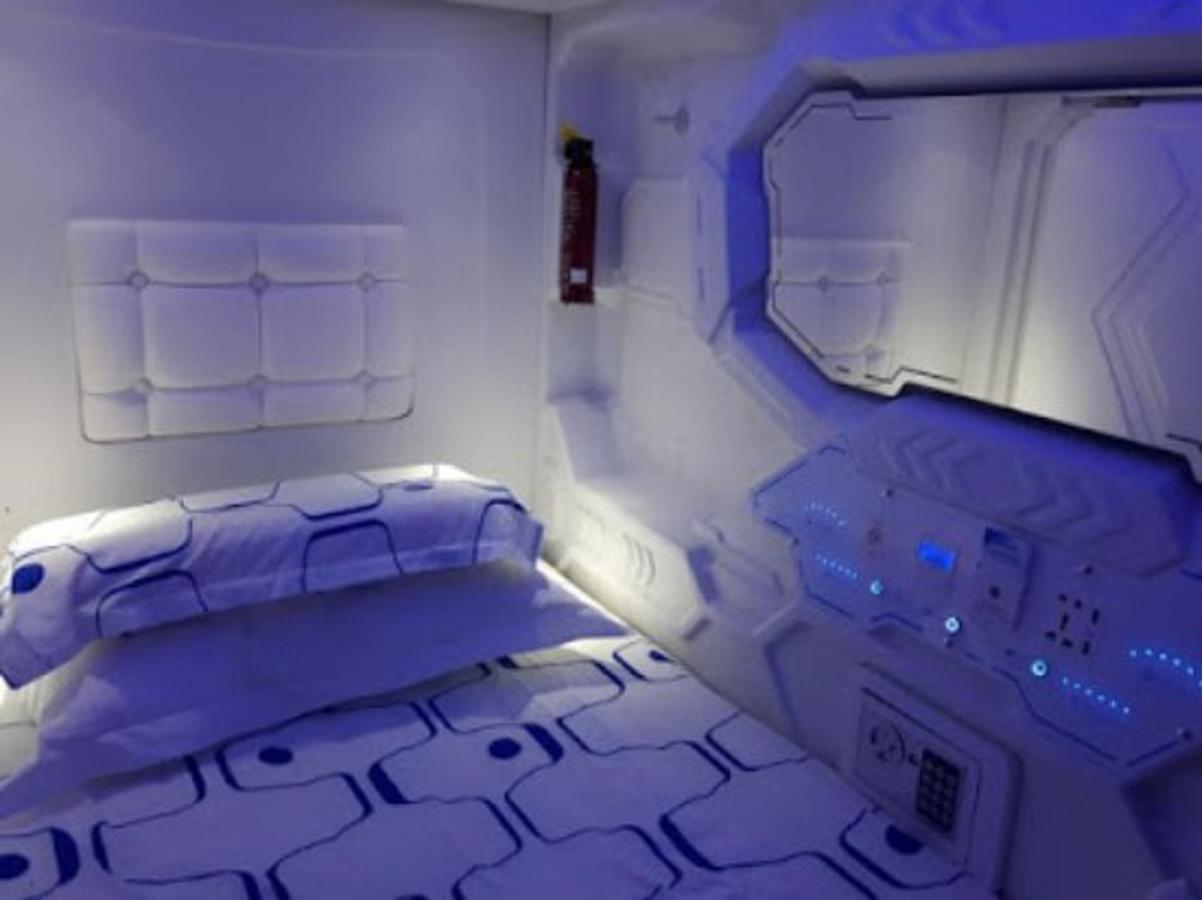 Riccarton Capsule Hotel Kuala Lumpur Extérieur photo